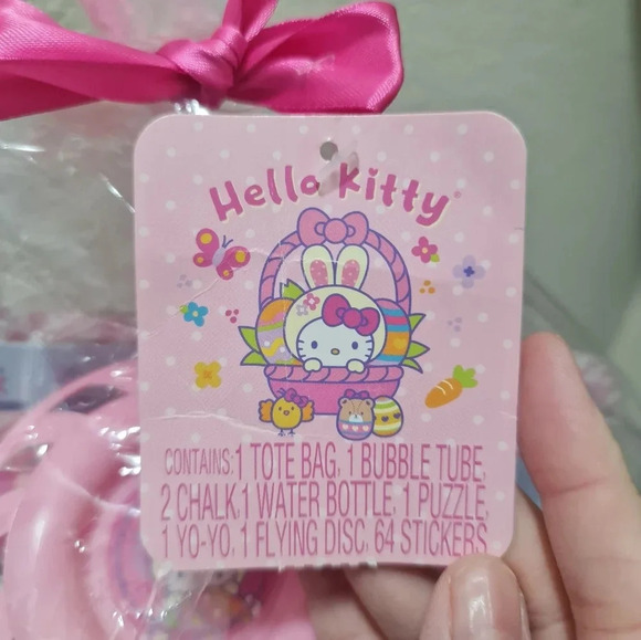 New Sanrio HELLO KITTY Tote Bag Pink Gift Set Stickers Bubbles Chalk Yo-yo - Picture 4 of 4